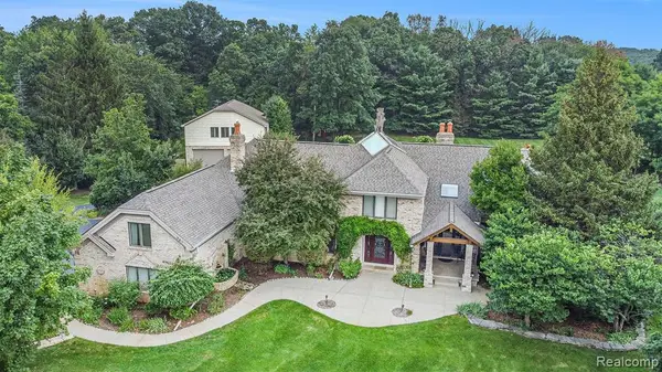 841 Old Milford Farms, Milford, MI 