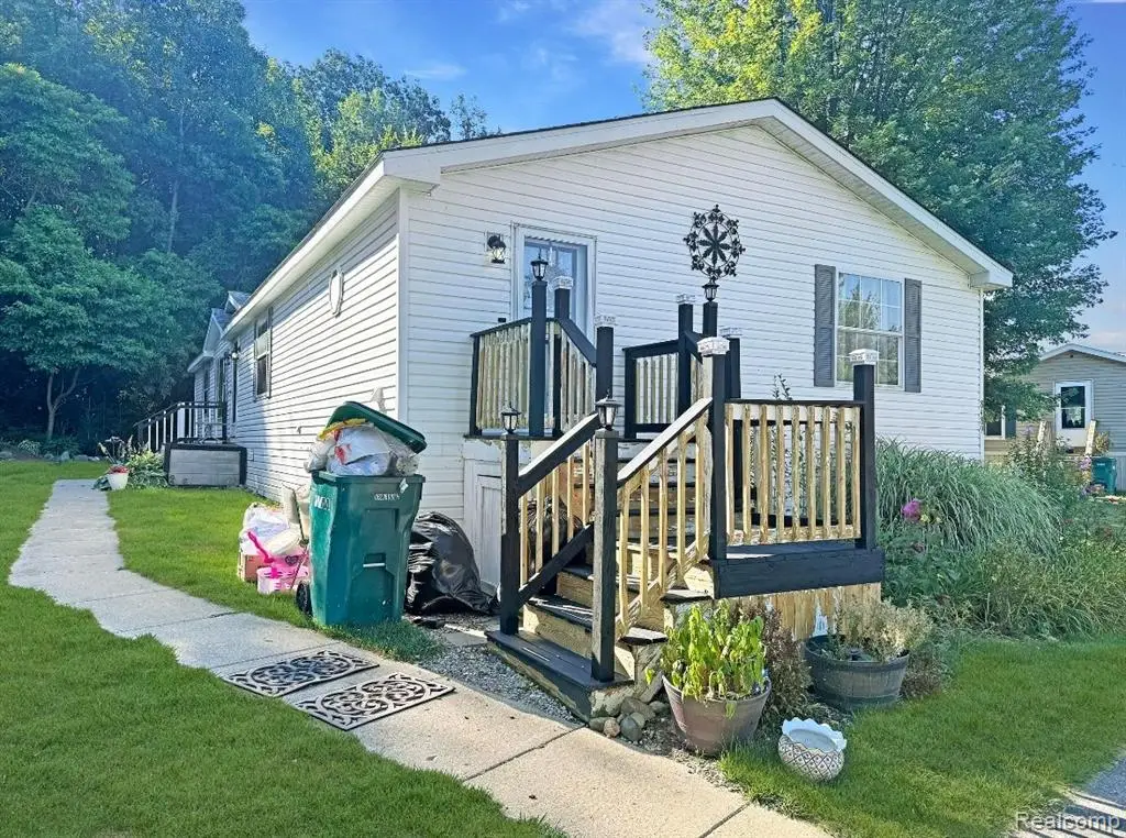 8489 Barkwood, Fenton, MI 48430 - #1