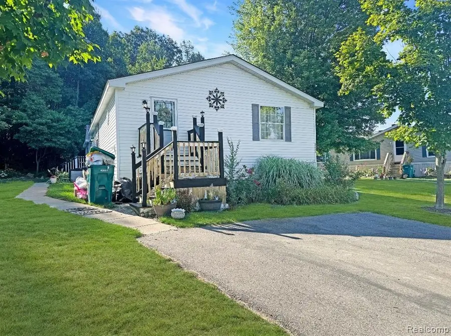 8489 Barkwood, Fenton, MI 48430 - #2