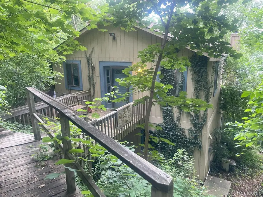 5669 Lakeview, Hadley, MI  - Image #2