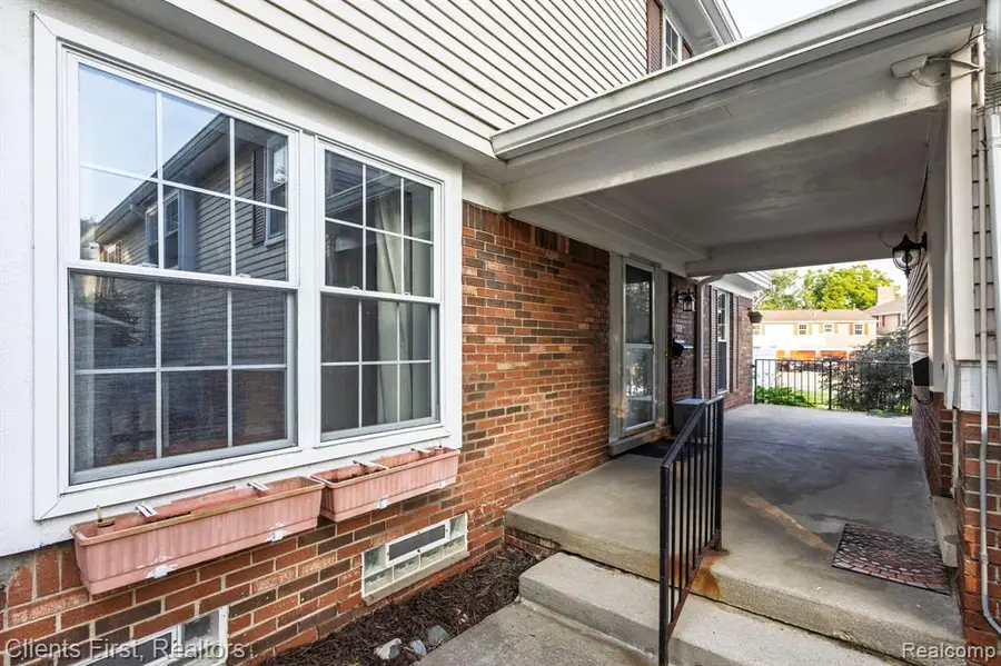 20809 W Glen Haven, Novi, MI  - Image #2