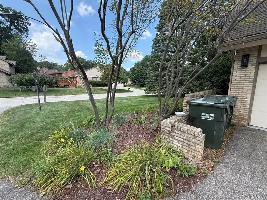 773 River Bend, Rochester Hills, MI  - Image #3