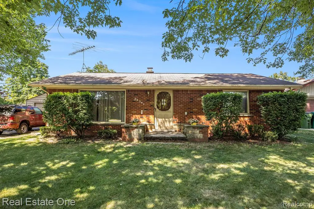 51341 Neumaier, Shelby, MI 48316 - #1