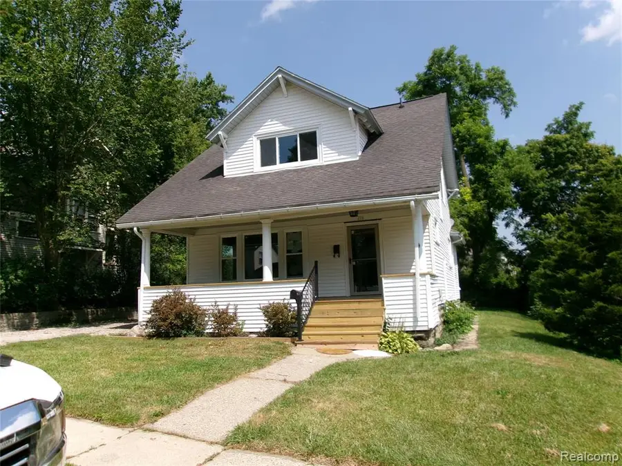 216 E Washington, Howell, MI  - Image #2