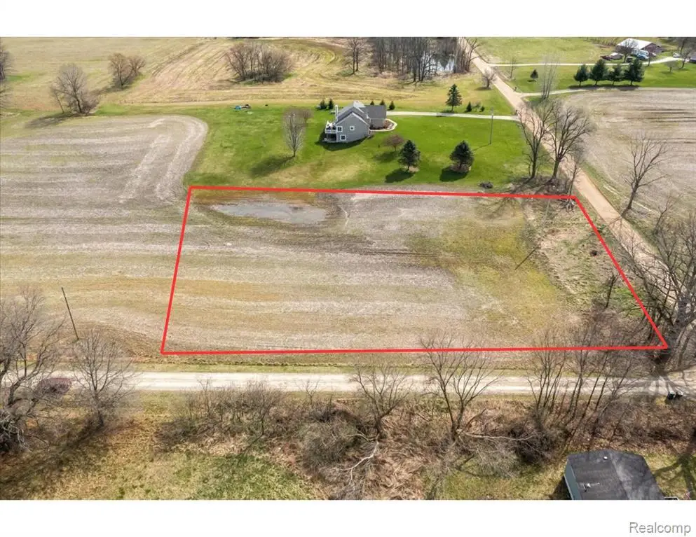 N Schrepfer, Howell, MI 48855 - #1