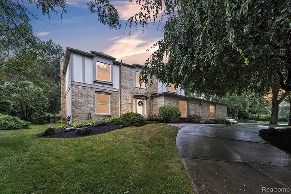 31037 N Park, Farmington Hills, MI 