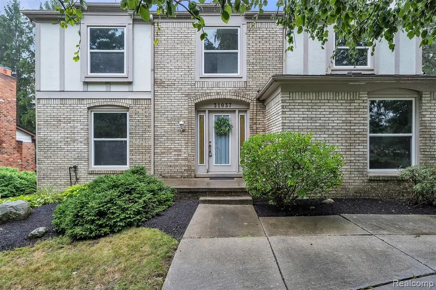 31037 N Park, Farmington Hills, MI  - Image #2