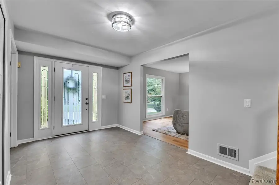 31037 N Park, Farmington Hills, MI  - Image #3