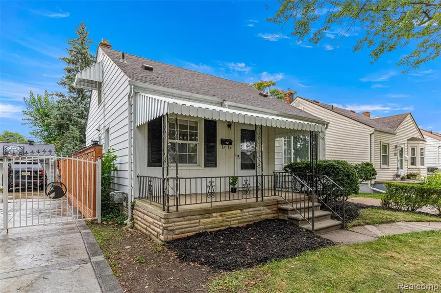 568 Garfield, Lincoln Park, MI  - Image #2