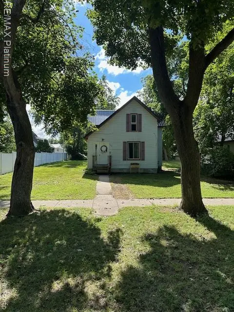 409 S Cherry Street, Kalkaska, MI 49646 - #1