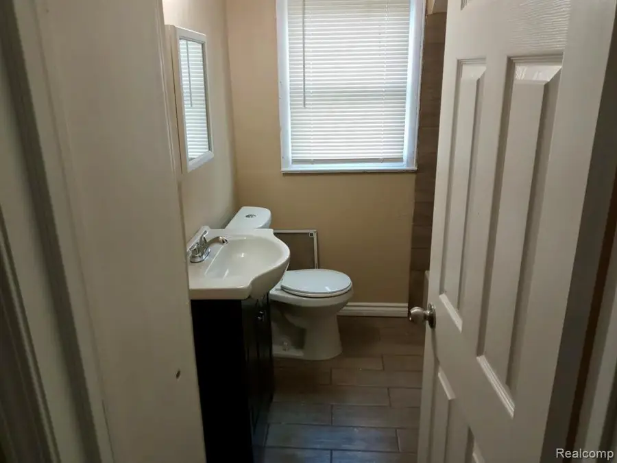 8111 Warwick, Detroit, MI 48228 - #2