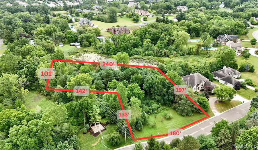 8285 Grovemont, Grand Blanc, MI 48439 - #2