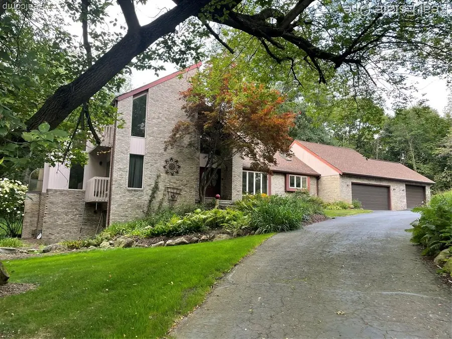 2862 Foxfire, Milford, MI  - Image #2