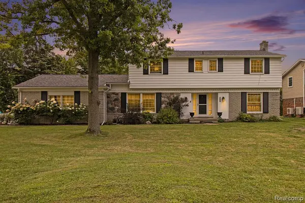 26031 Hidden, Grosse Ile, MI 