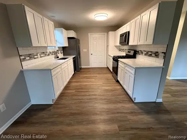 2540 Lister, Pinckney, MI 