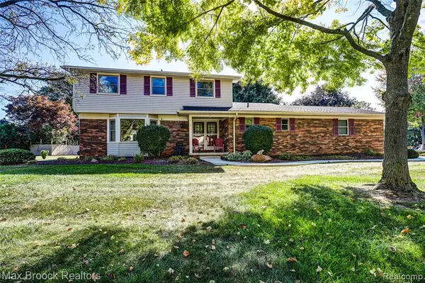 2112 Keylon Drive, West Bloomfield, MI 