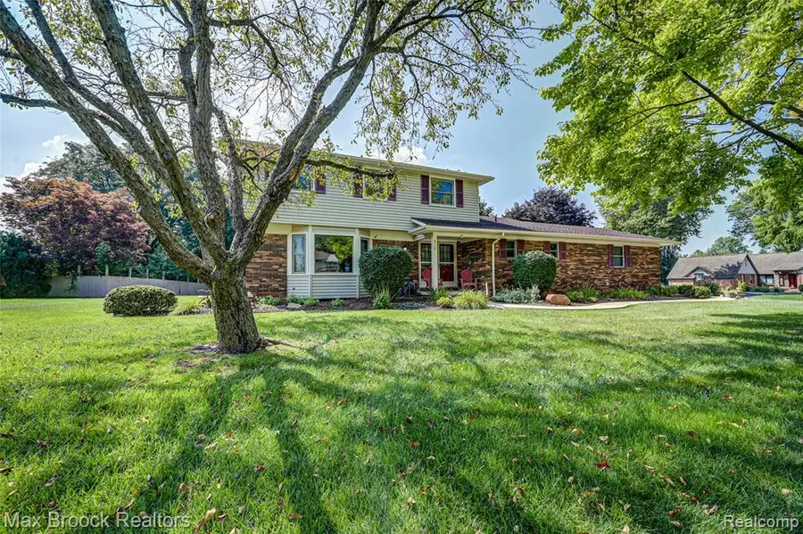 2112 Keylon Drive, West Bloomfield, MI  - Image #2