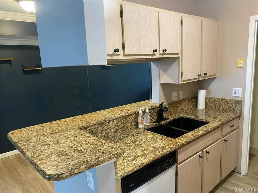 22192 Cape Cod Way, Farmington Hills, MI  - Image #3