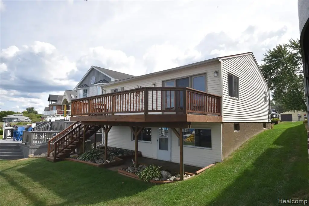 2414 Cranewood, Fenton, MI  - Image #1