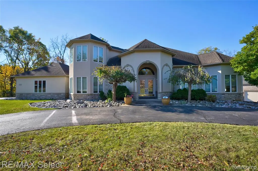 5166 Warwick Woods, Grand Blanc, MI  - Image #1