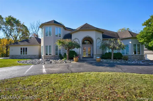 5166 Warwick Woods, Grand Blanc, MI 