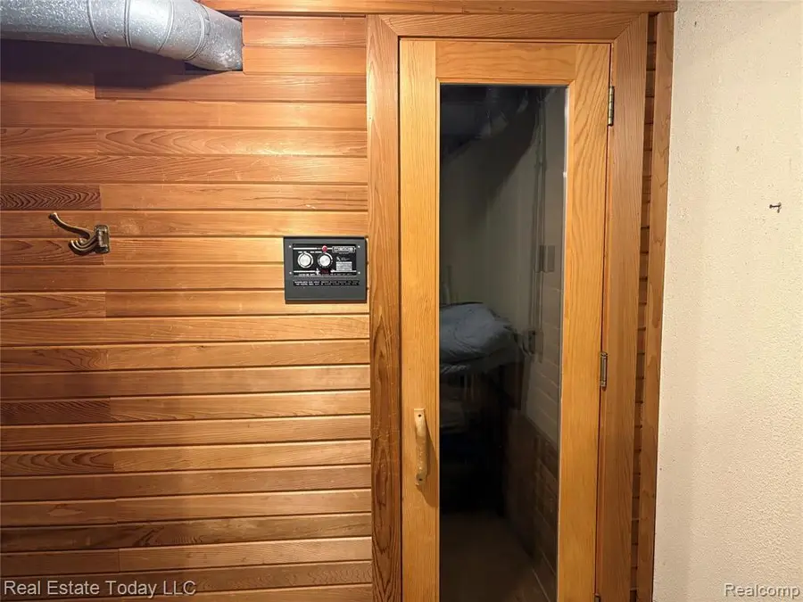 25064 Champlaign #9B, Southfield, MI  - Image #3