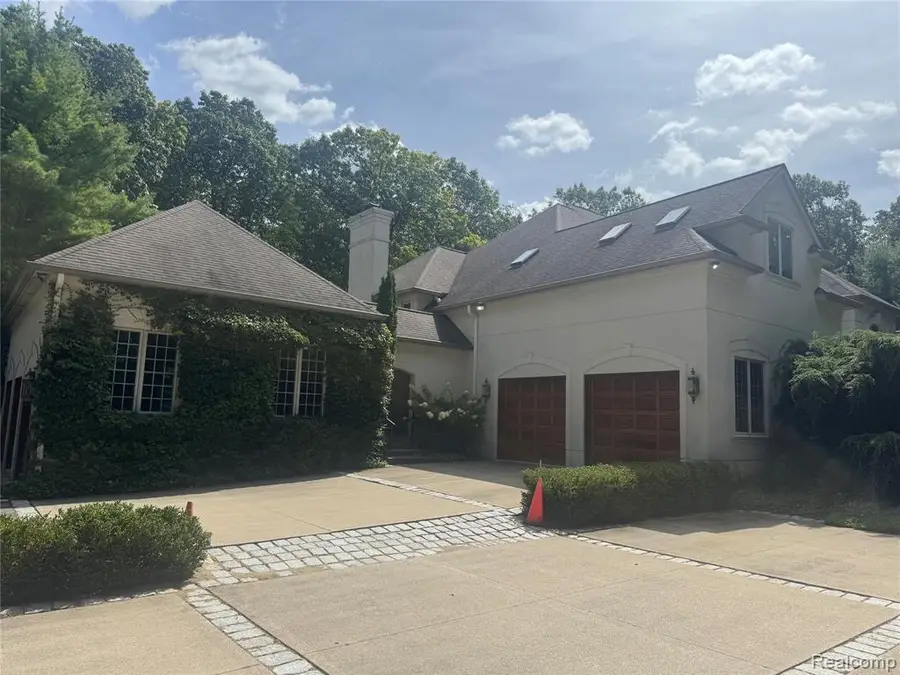 12240 Woodline, Fenton, MI  - Image #2