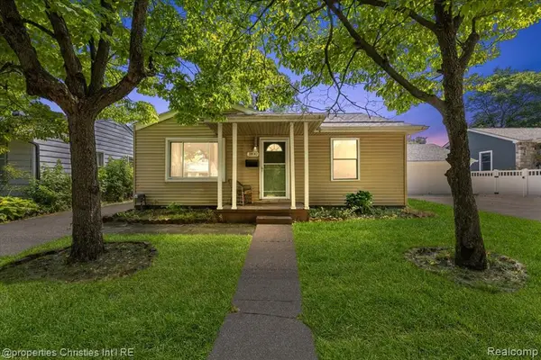 1890 College, Ferndale, MI 