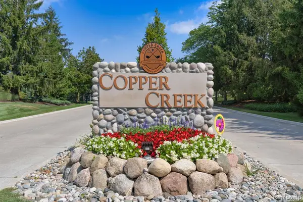 28006 Golf Pointe, Farmington Hills, MI 