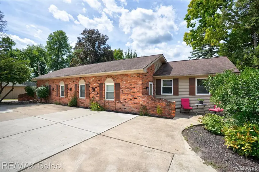 16172 Crest, Linden, MI  - Image #2