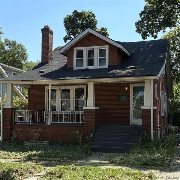 487 W Troy, Fenton, MI 