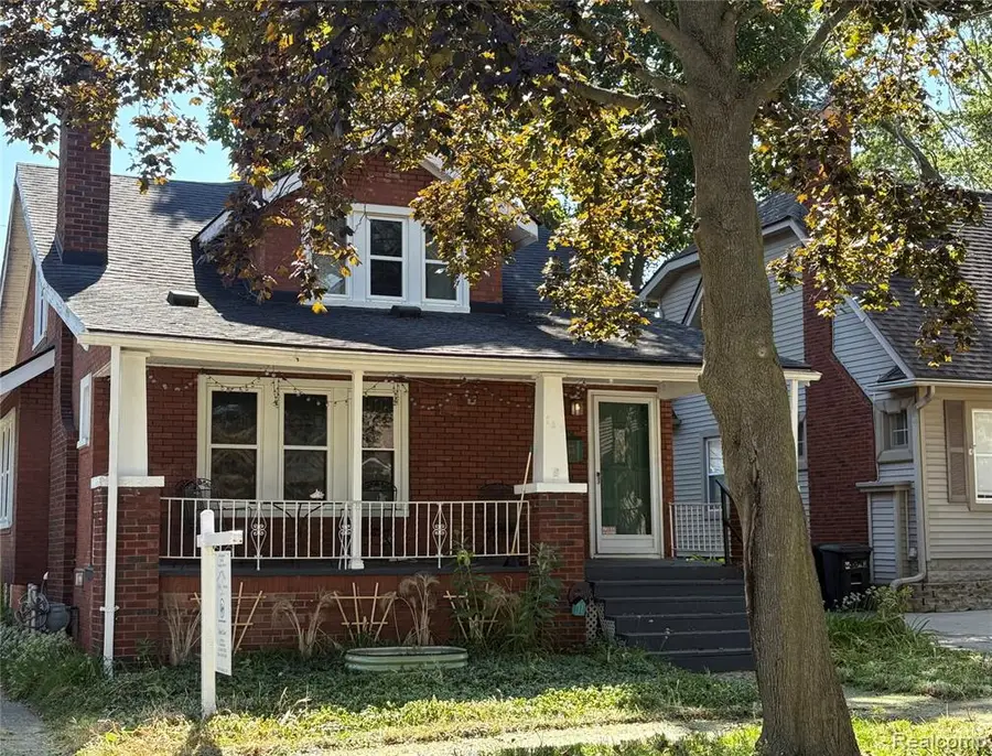 487 W Troy, Fenton, MI  - Image #2