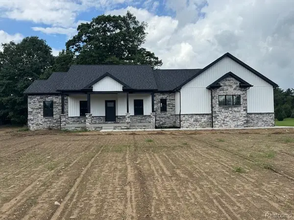 2264 Equestrian Trail, Metamora, MI 