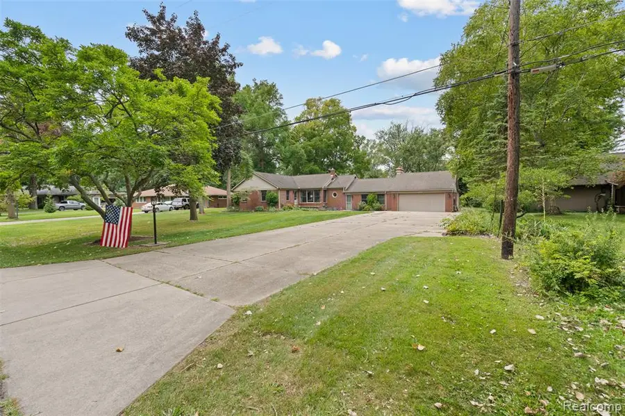 38481 Riverside, Clinton Township, MI  - Image #2