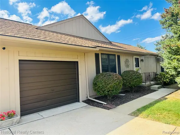 12421 Cambridge #4, South Lyon, MI 48178