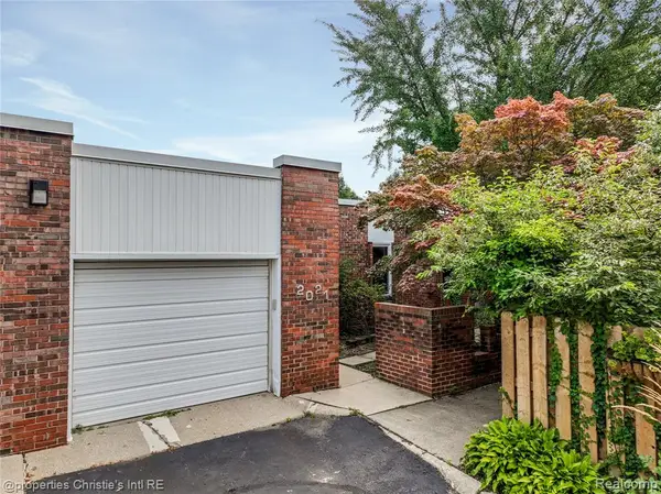 2021 Hyde Park, Detroit, MI 48207