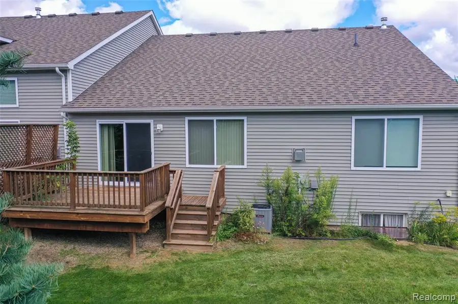 457 Hosta, Howell, MI  - Image #2