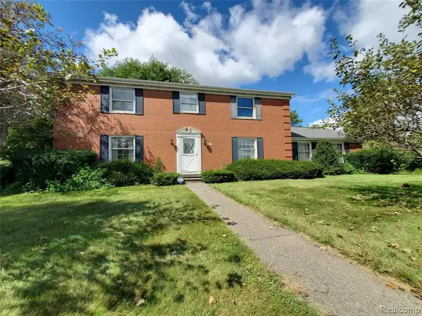 8276 Appleway, Grand Blanc, MI 