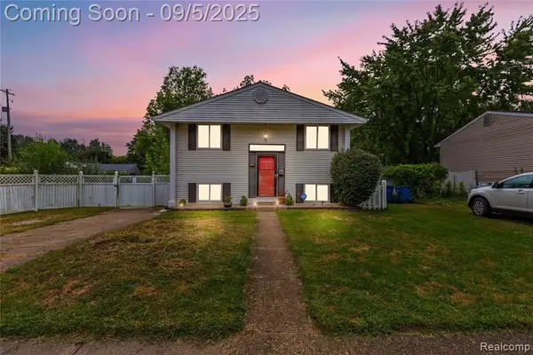 1107 Odessa, Holly, MI 