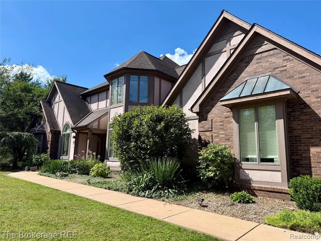 12088 Pinebrook, Green Oak, MI  - Image #1