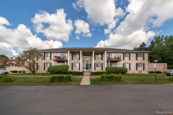 6151 Orchard Lake #103, West Bloomfield, MI 