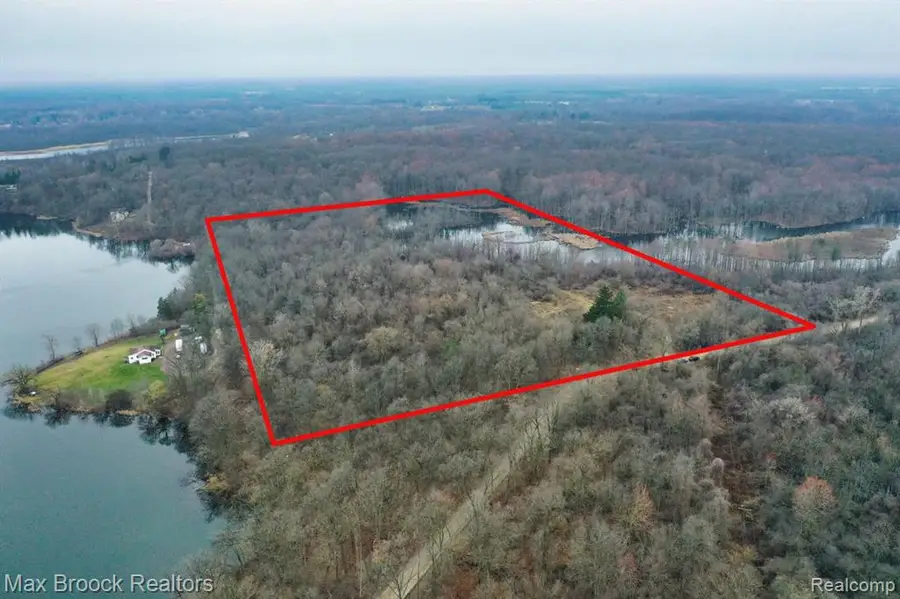 14202 Hess Road, Holly, MI 48442 - Image #2