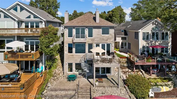 1316 E Lake, Novi, MI 