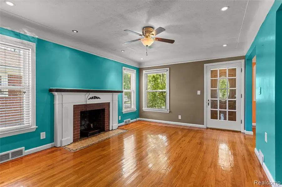 1018 Riverbank, Lincoln Park, MI  - Image #3