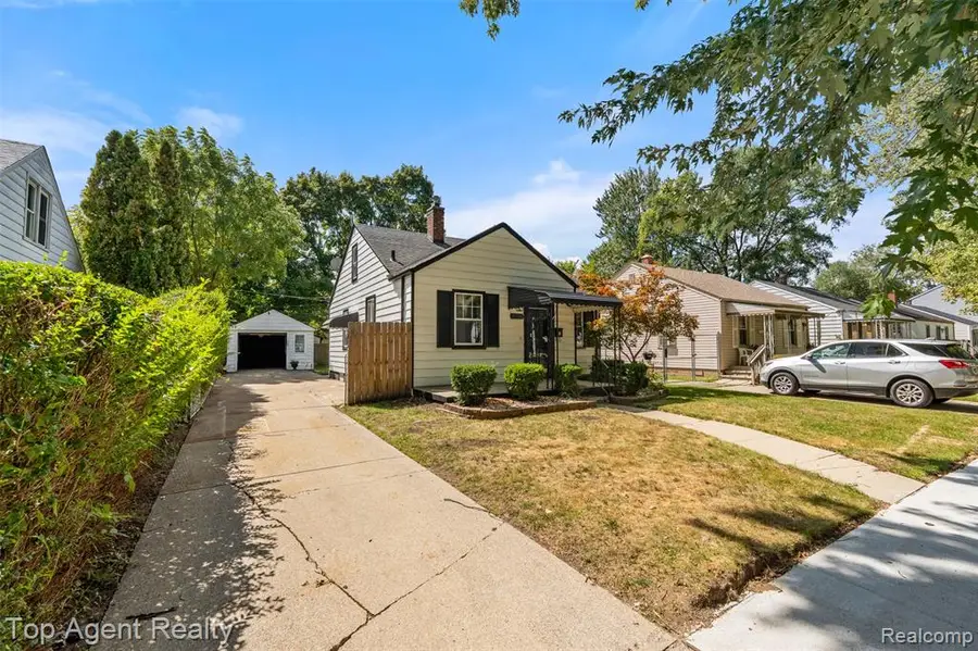 18580 Washtenaw, Harper Woods, MI 48225 - #3