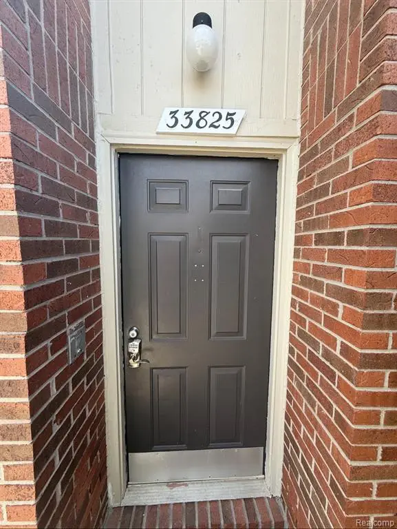 33825 Pondview, Livonia, MI  - Image #1