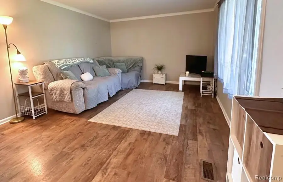 3165 Jennella, Commerce Township, MI  - Image #3