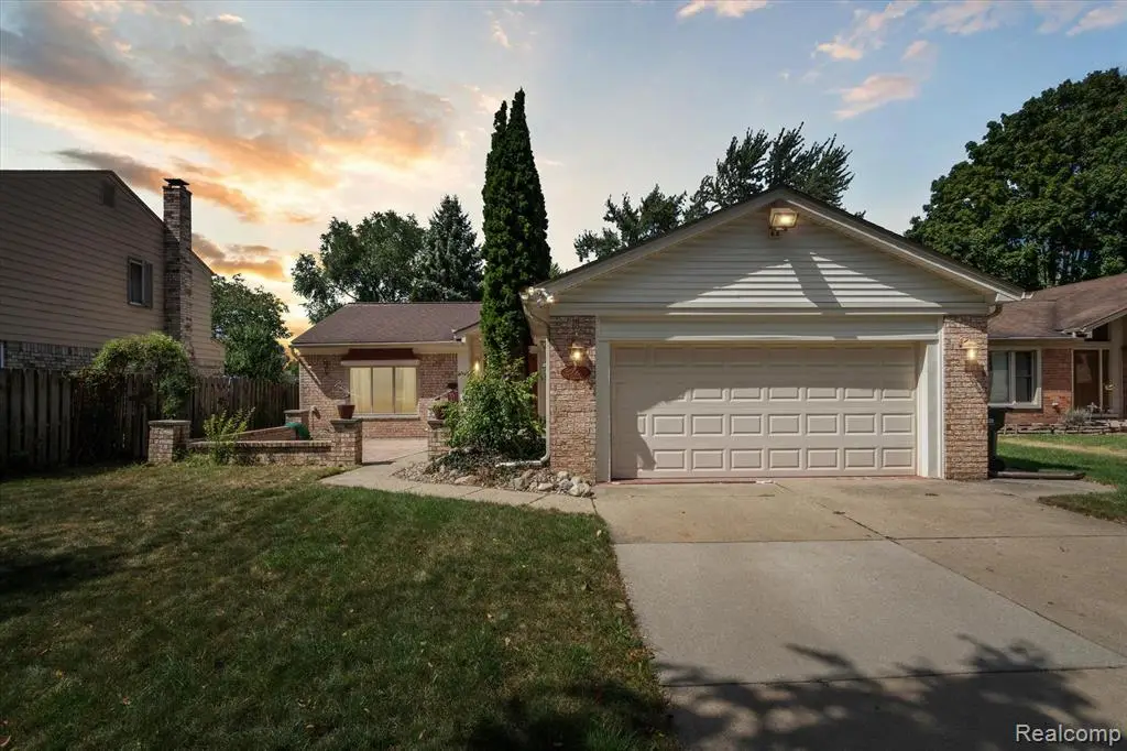 39239 Chantilly Dr, Sterling Heights, MI  - Image #1