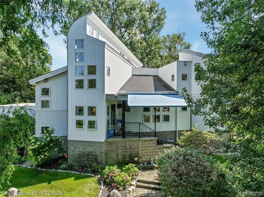 275 Angola, Wolverine Lake, MI 48390 - #2