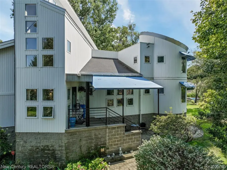 275 Angola, Wolverine Lake, MI 48390 - #3